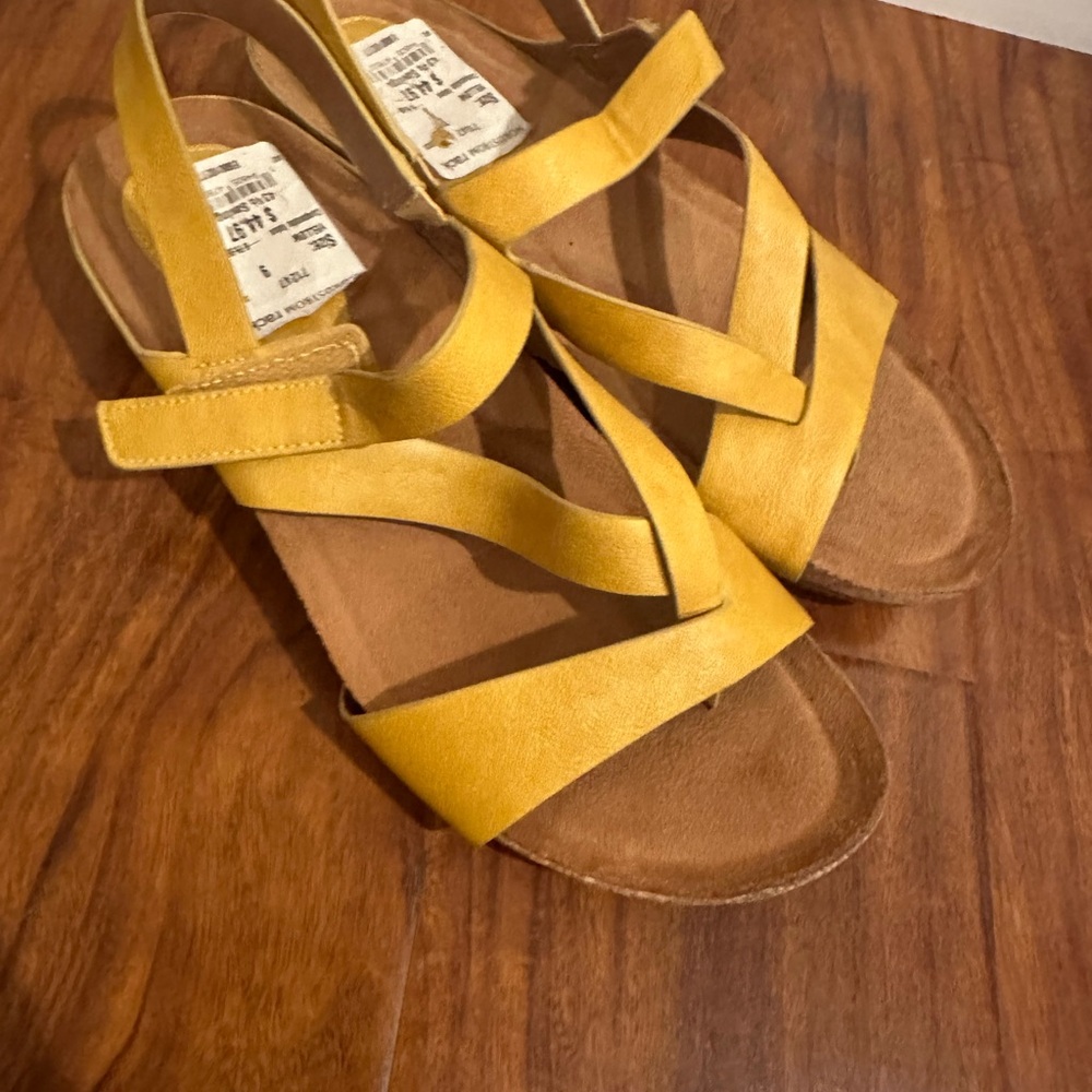 Sofft Euro Soft Yellow Strappy Sandals
